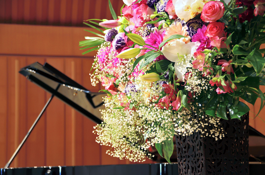 ピアノコンサートのステージ花